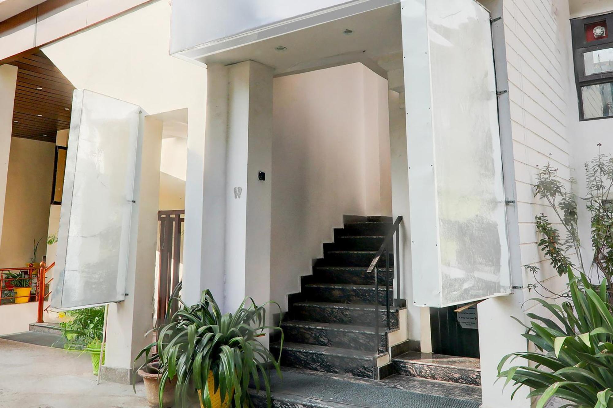 Super Hotel O Insaf Nagar Munshipuliya Formerly Vibrant Chinhat Exterior foto
